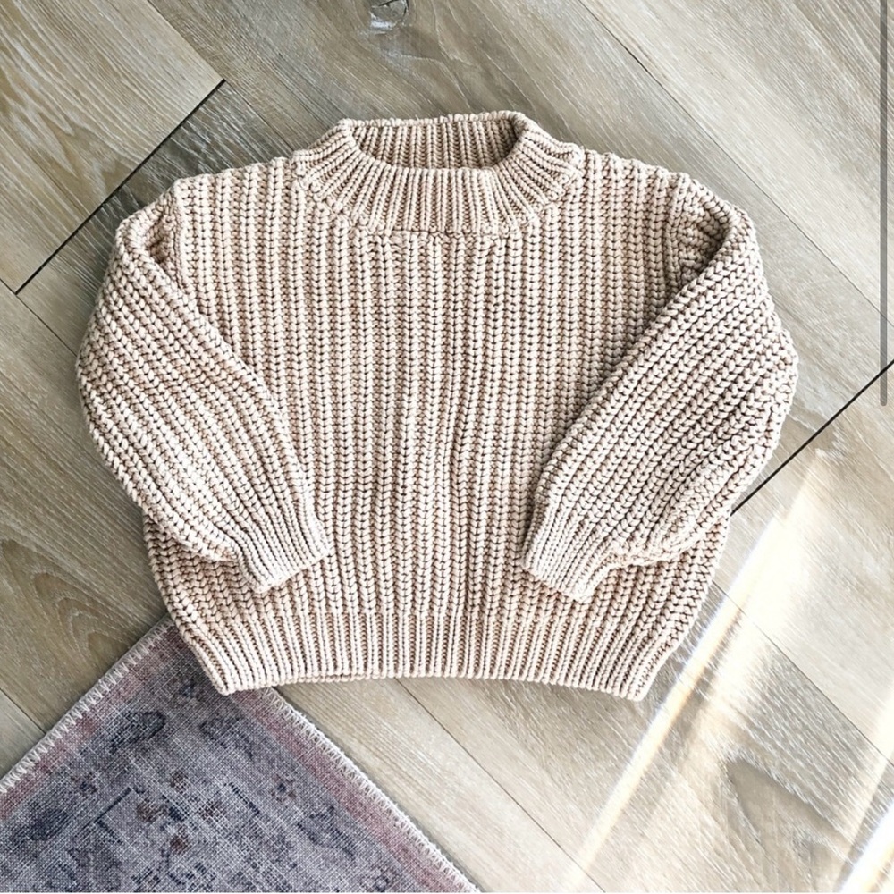 - ILLOURA The Label Chunky Knit Sweater